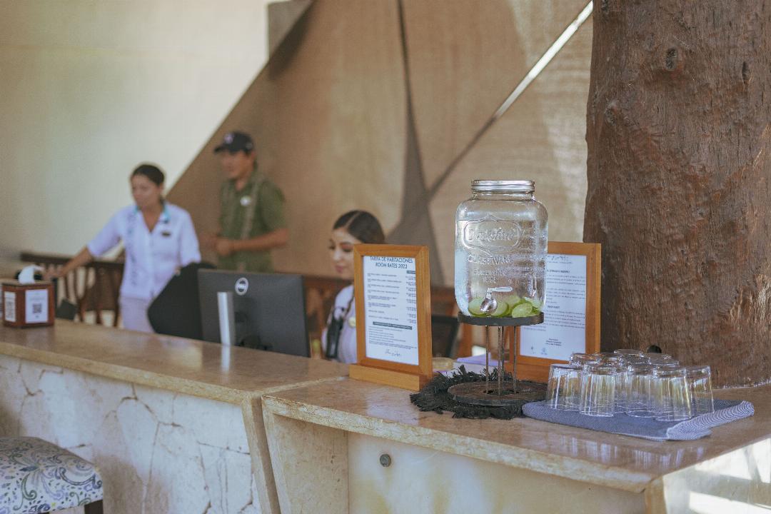 ANA Y JOSE hotel & beach club 19/99