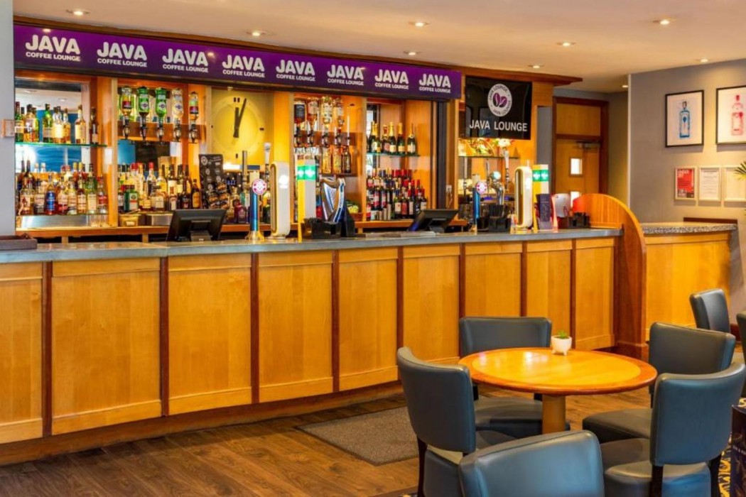 Britannia Leeds Bradford Airport 32/70
