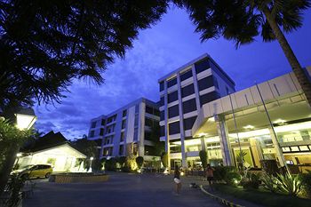 The Ritz Hotel At Garden Oases 1/33
