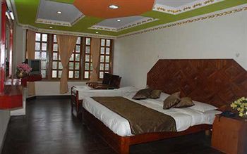 Hotel Gurupriya 1/17