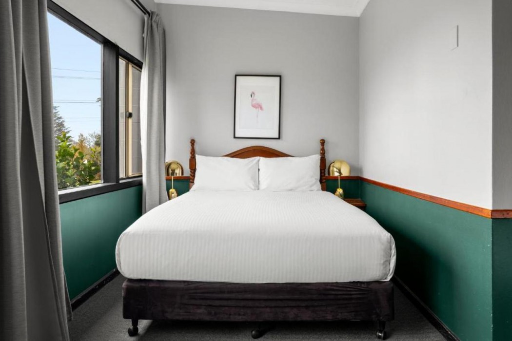 Motel Echo Point 6/29