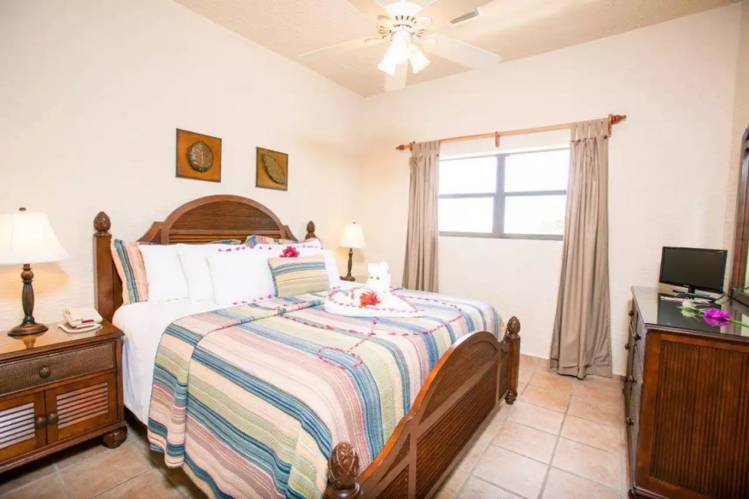 Clarion Suites Roatan at Pineapple Villas 7/46