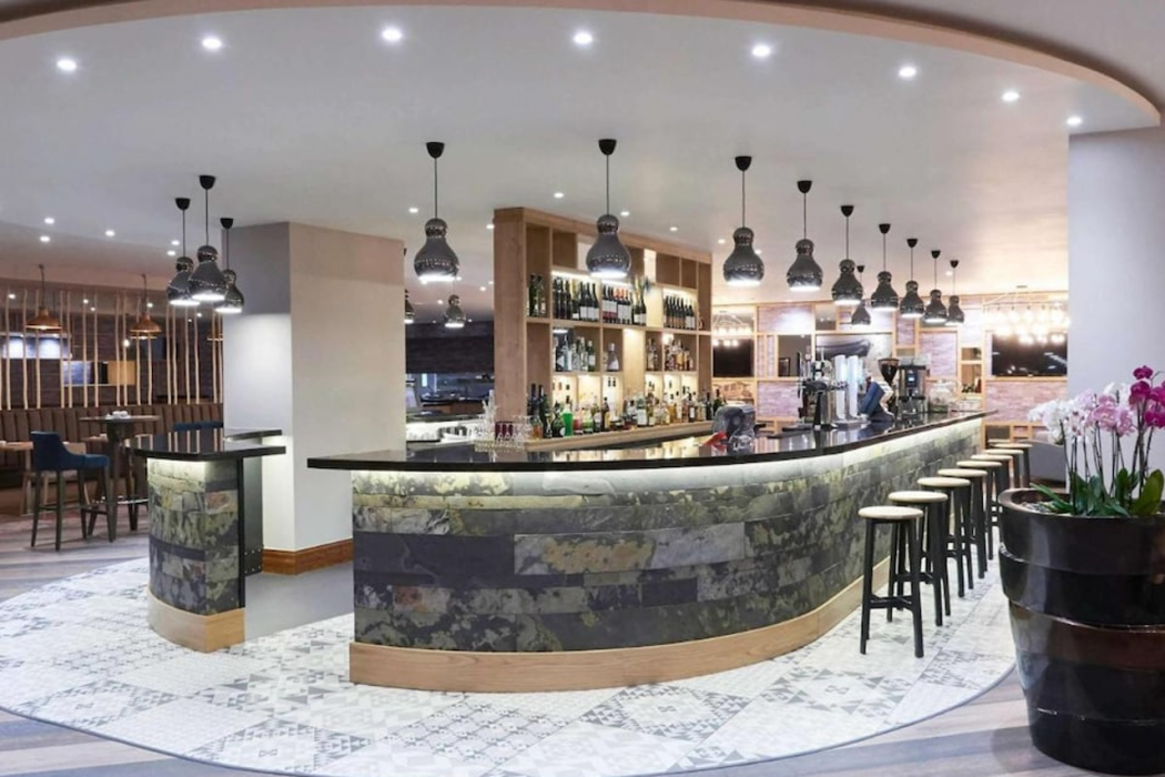 Holland House Hotel Cardiff By Sunday 21/60