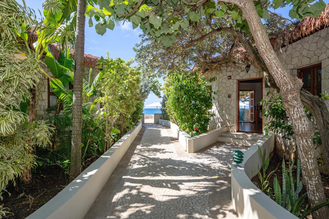 Ocean Cliff Hotel Negril 4/69
