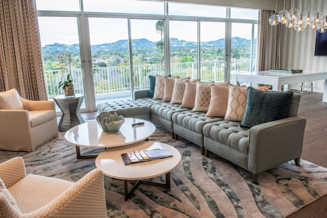 The Beverly Hilton 18/60