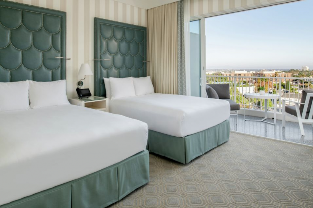 The Beverly Hilton 21/60