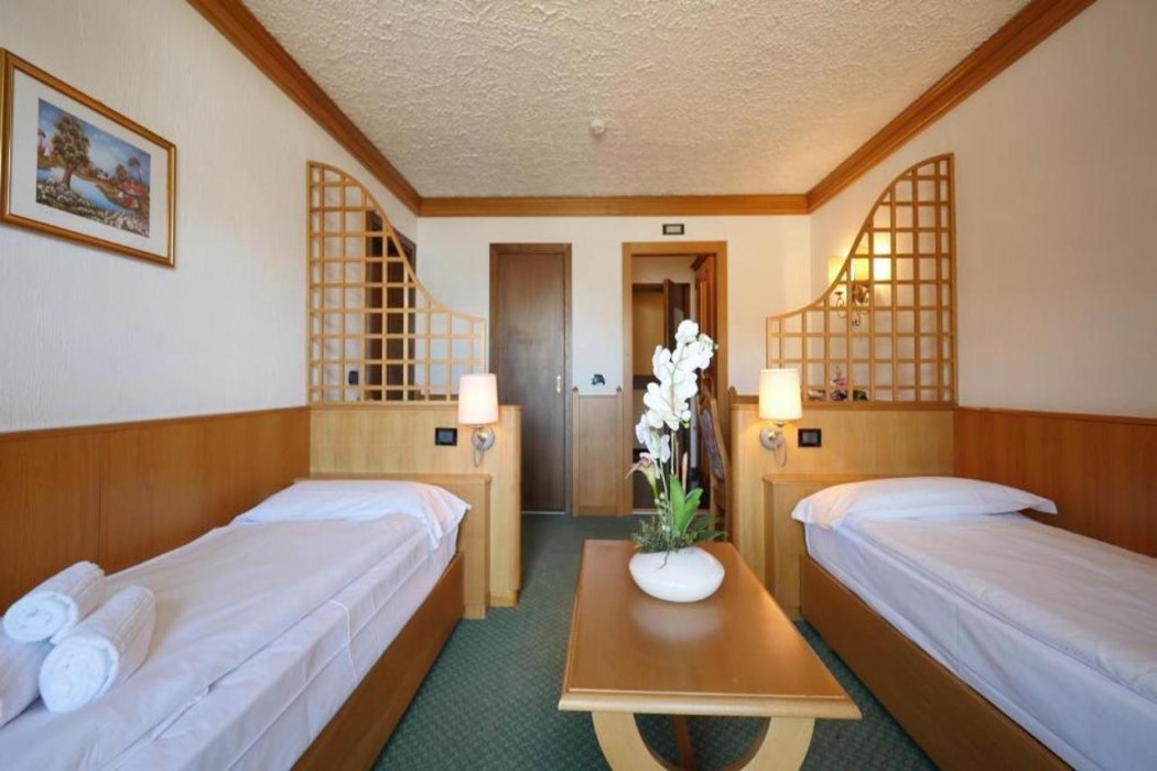 Hotel Intermonti 18/35
