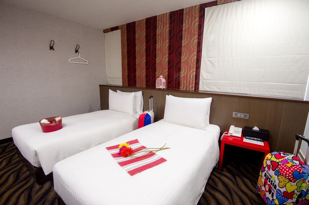 Standard Twin Beds Room