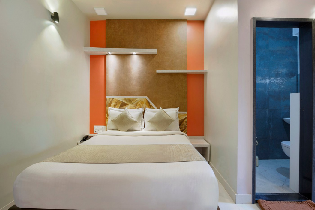 Mannar's Deluxe Lodge 11/25