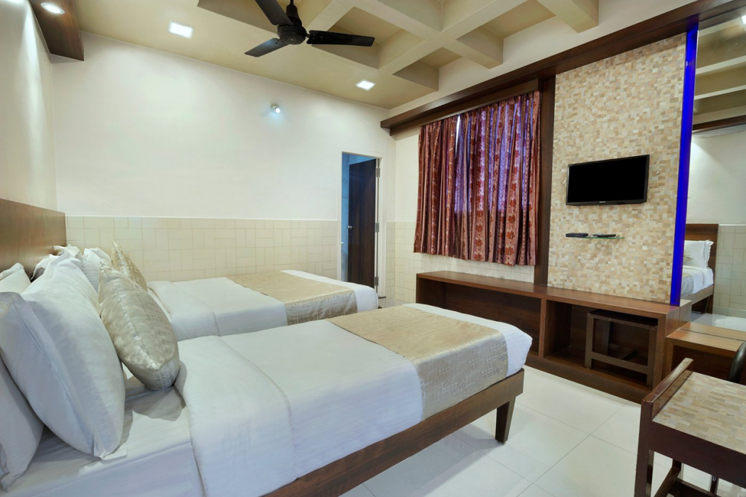 Mannar's Deluxe Lodge 9/25