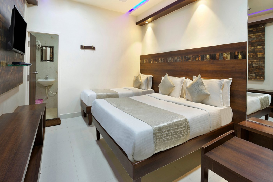 Mannar's Deluxe Lodge photo3