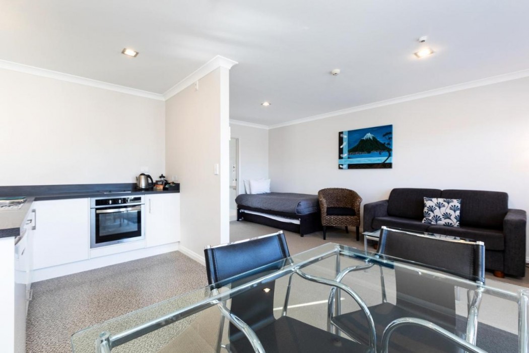 Beach Street Motel Apartments 12/17