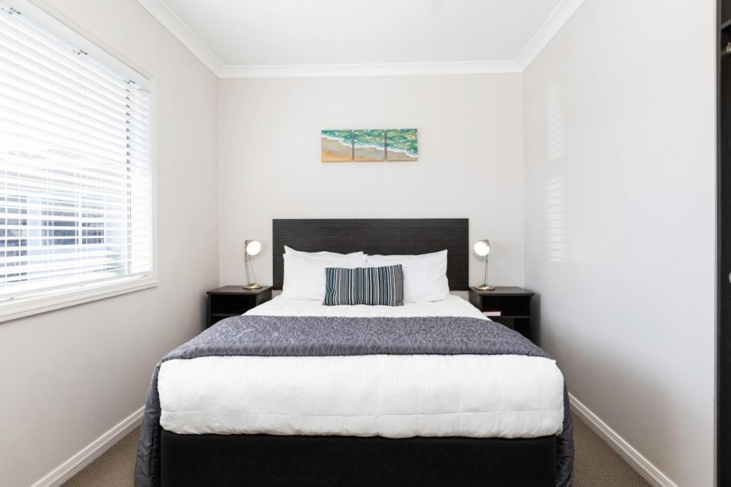 Beach Street Motel Apartments 10/17