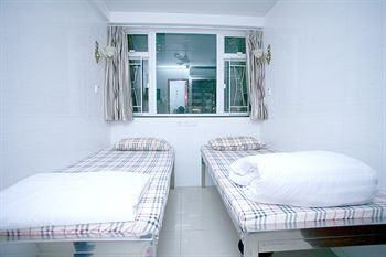 Pay-Less Guest House A2