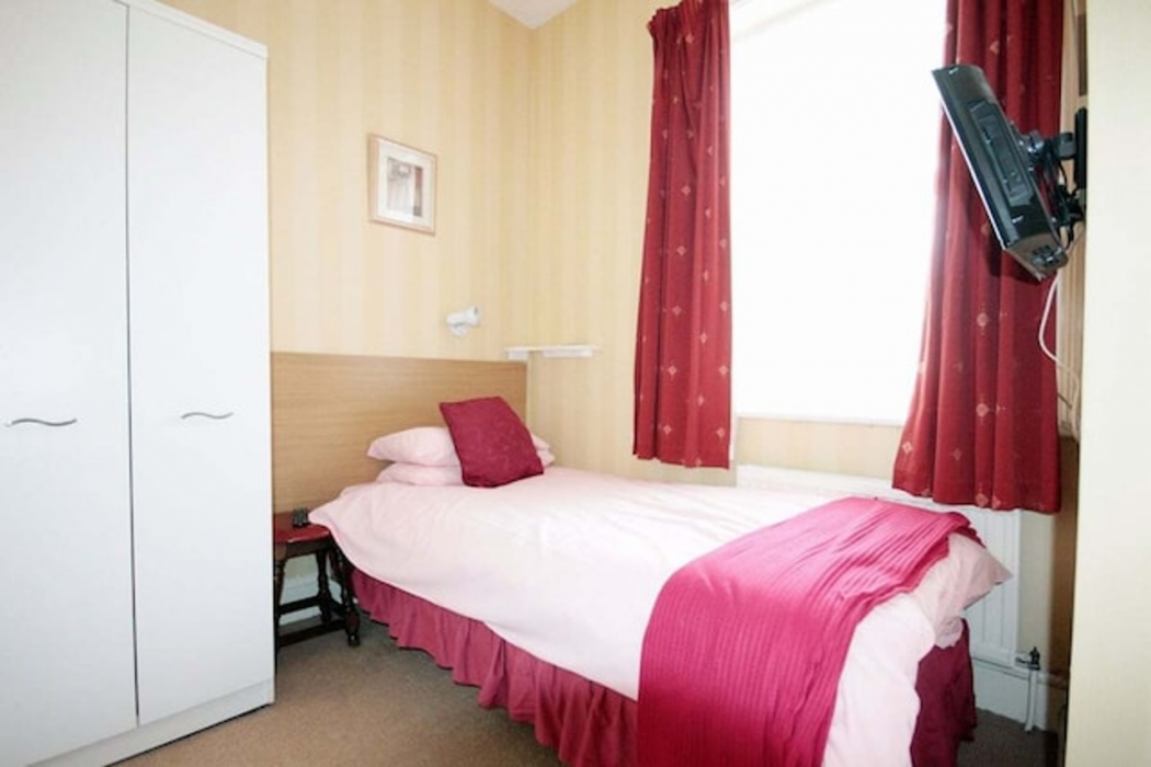 OYO Marine Parade Hotel Eastbourne Pier 11/60