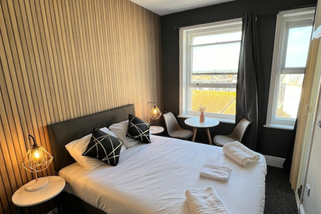 OYO Marine Parade Hotel Eastbourne Pier 10/60