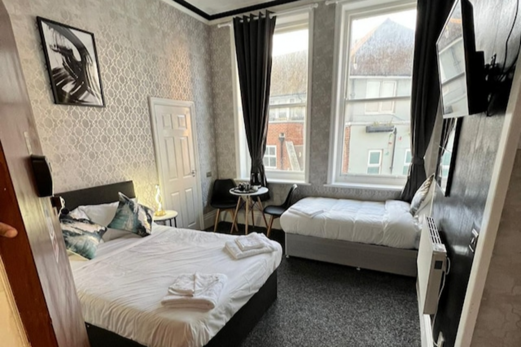 OYO Marine Parade Hotel Eastbourne Pier 16/60