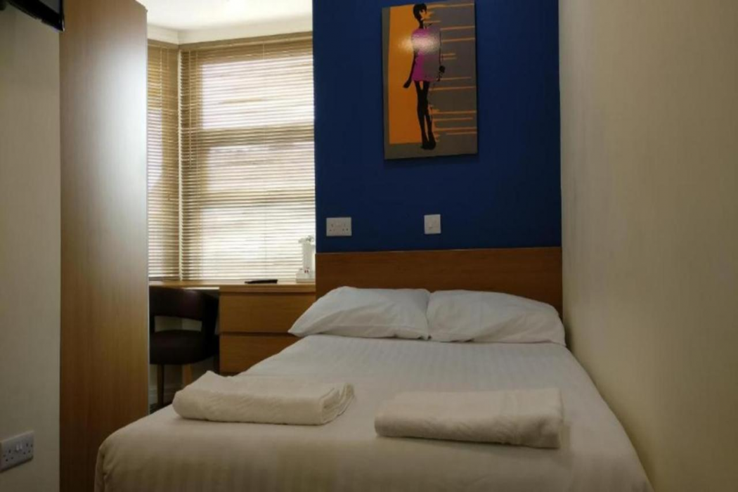 OYO Wave Crest Hotel 8/20