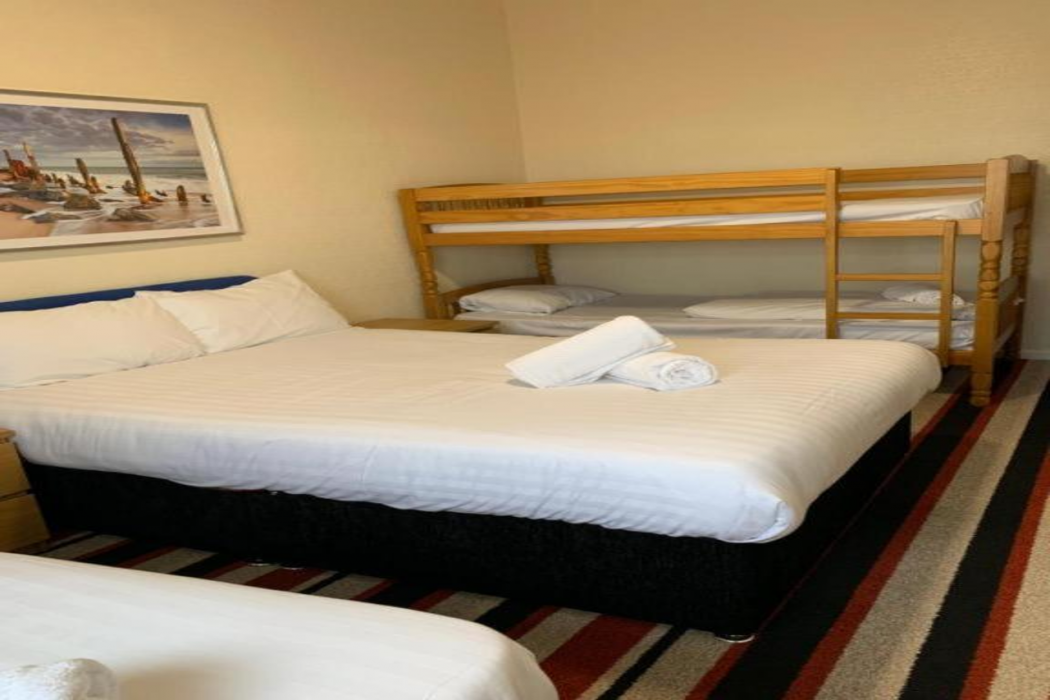OYO Wave Crest Hotel 7/20