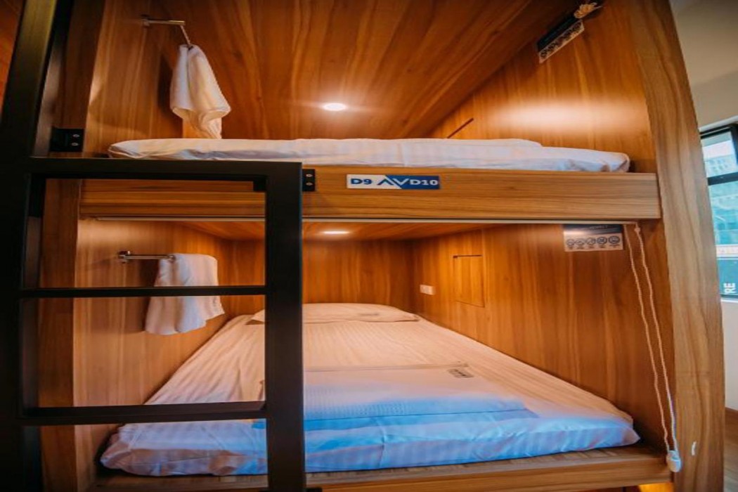 Bluewaters Pods 38 Hongkong St 15/40