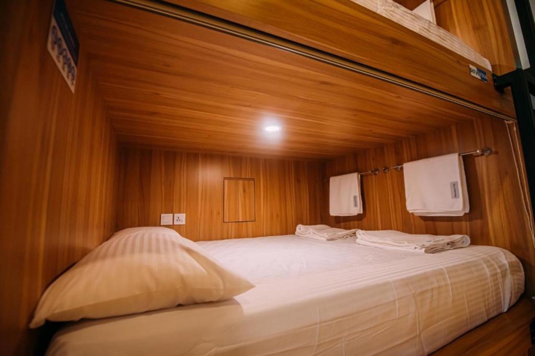 Bluewaters Pods 38 Hongkong St 14/40
