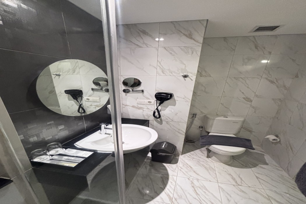 Brits Hotel Puri Indah 16/40