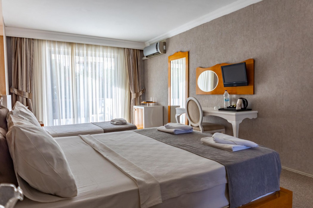 Sentinus Beach Hotel 19/83