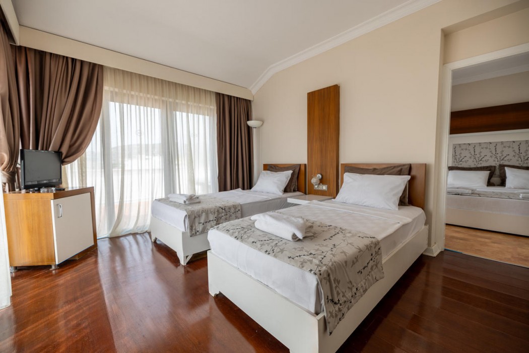 Sentinus Beach Hotel 15/83