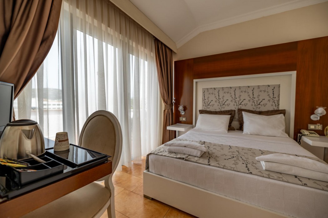 Sentinus Beach Hotel 16/83