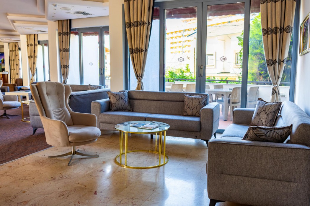 Sentinus Beach Hotel 8/83