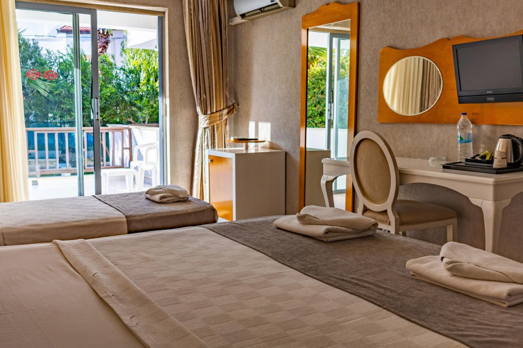 Sentinus Beach Hotel 25/83