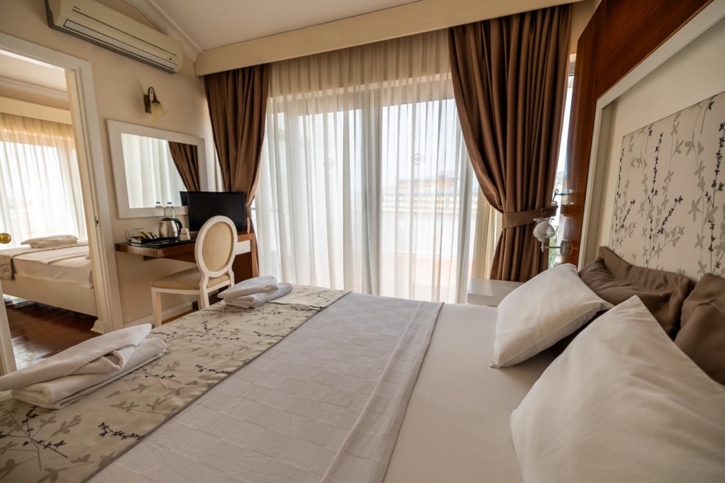 Sentinus Beach Hotel 18/83