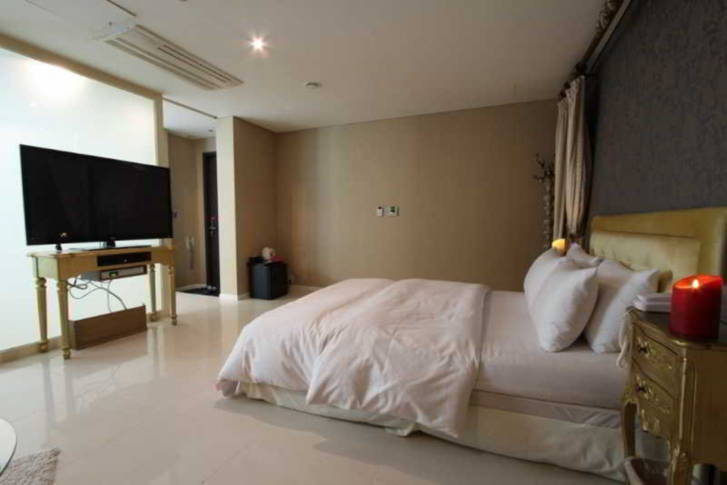 648 Hotel 11/57