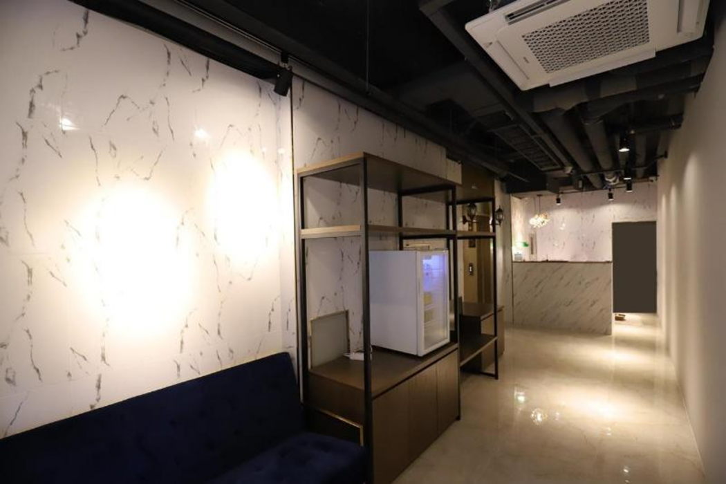 648 Hotel 7/57