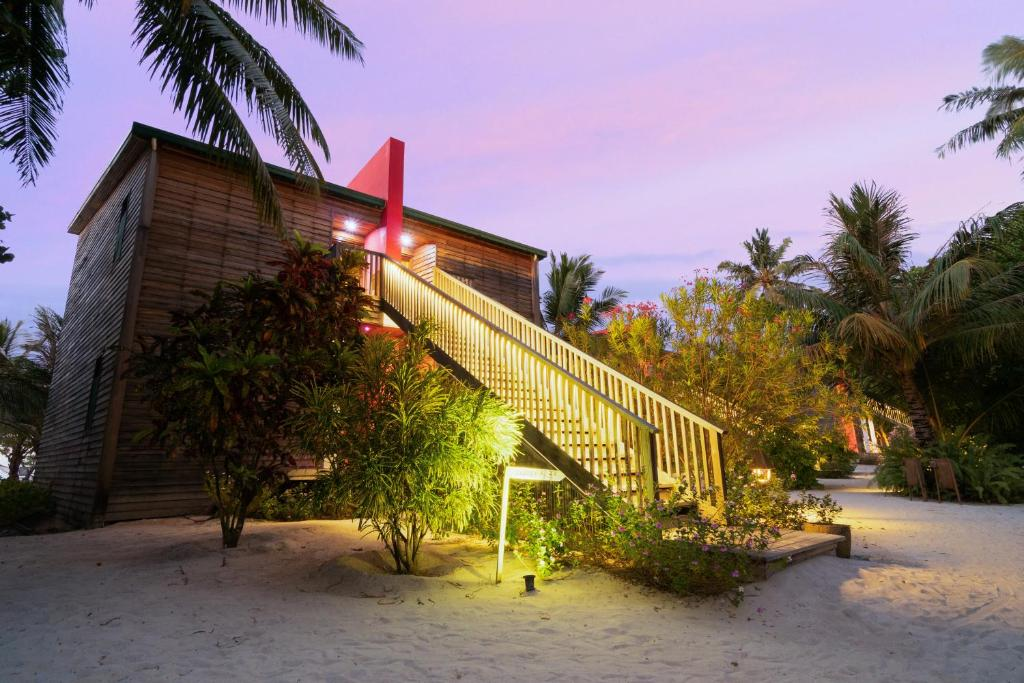 The Barefoot Eco Hotel 2/63