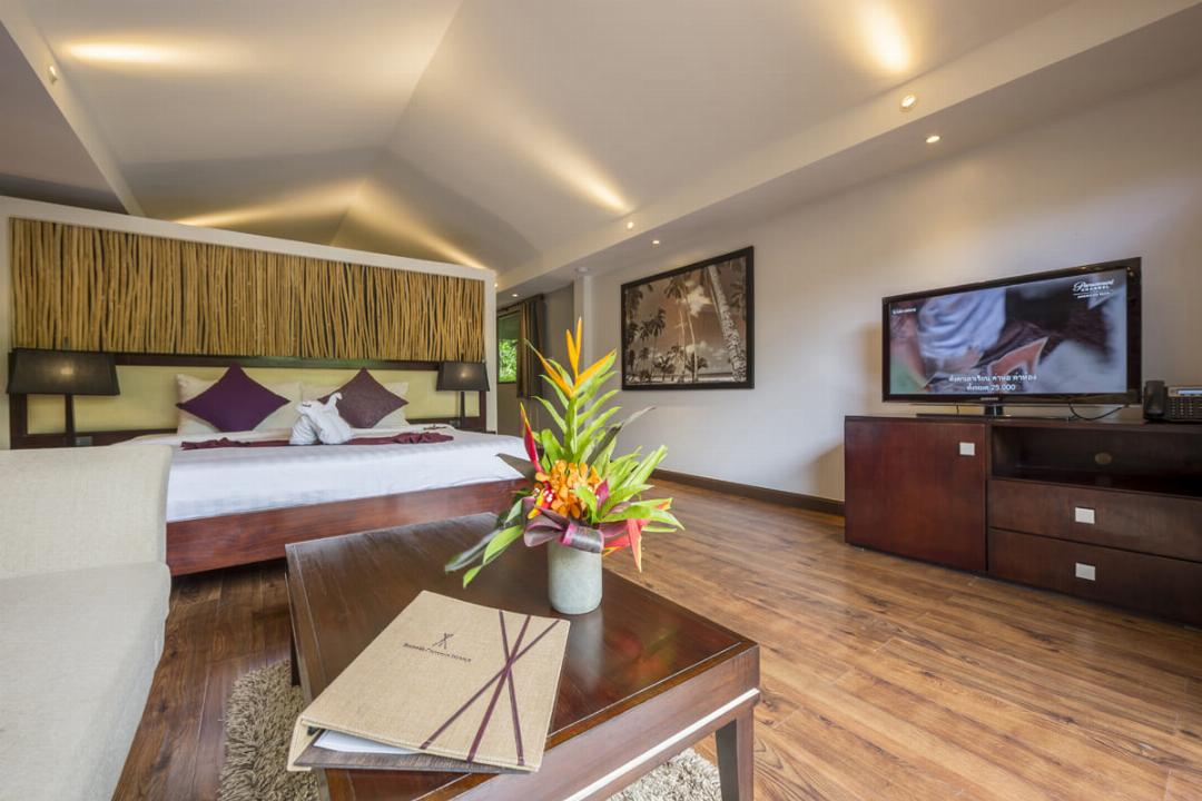 Outdoor Jacuzzi Suites