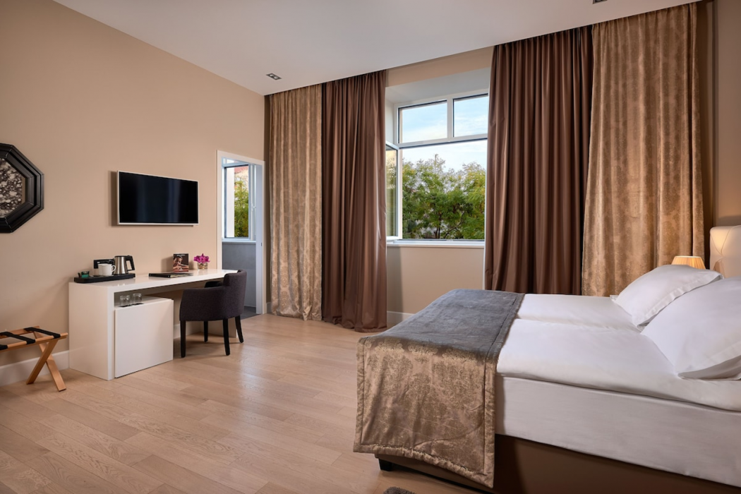 Cornaro Hotel 12/50