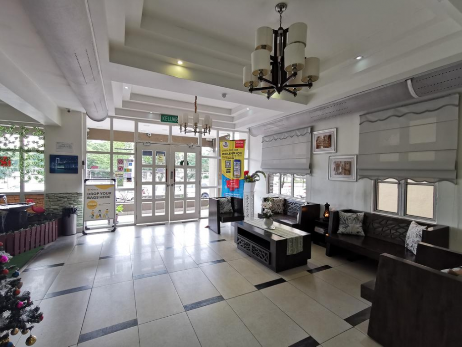 Lobby at Swing & Pillows at USJ Taipan, SUBANG JAYA