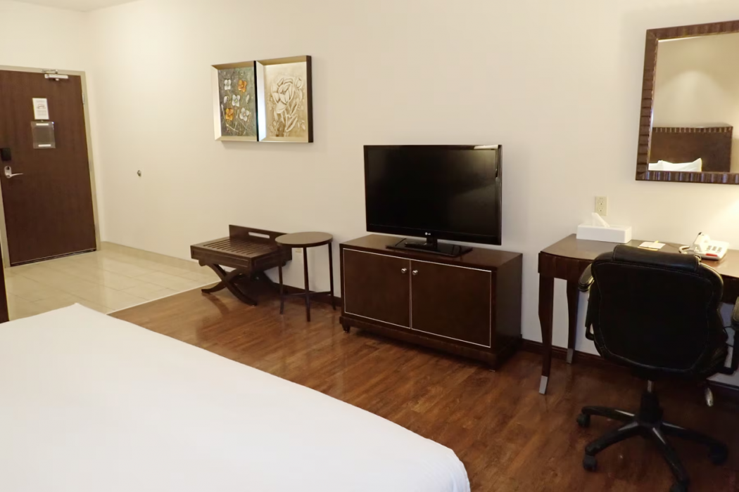 Days Inn & Suites by Wyndham Fort Saskatchewan 3/24