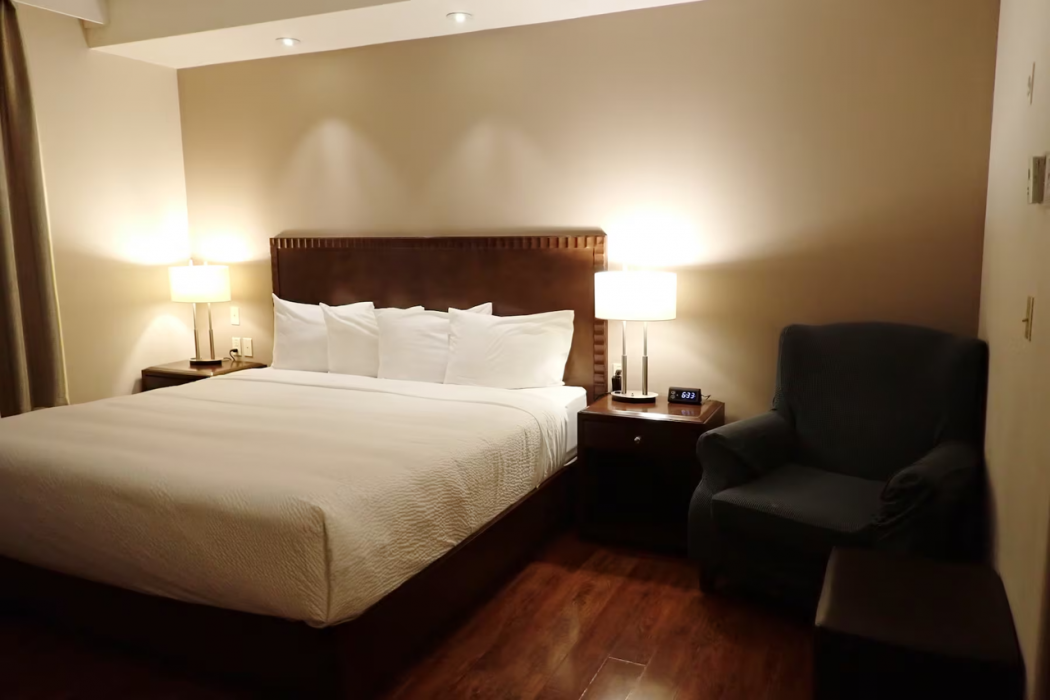 Days Inn & Suites by Wyndham Fort Saskatchewan 4/24