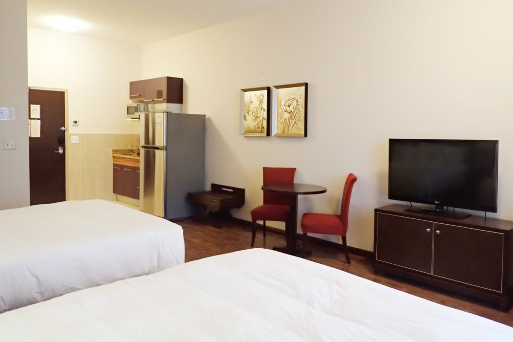 Days Inn & Suites by Wyndham Fort Saskatchewan 14/24