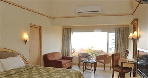 BLUE COUNTRY RESORT 8/33