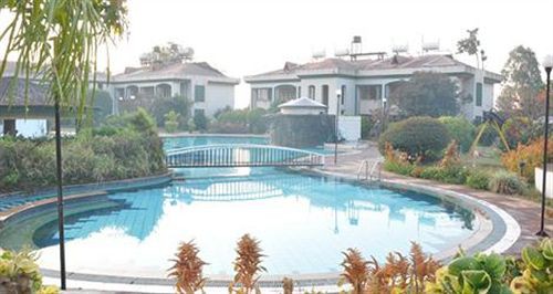 BLUE COUNTRY RESORT 1/33