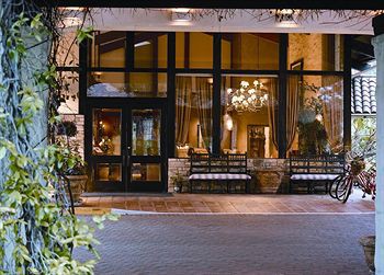 THE WESTLAKE VILLAGE INN 1/36
