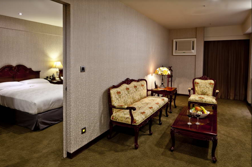 SEASONS SUITE