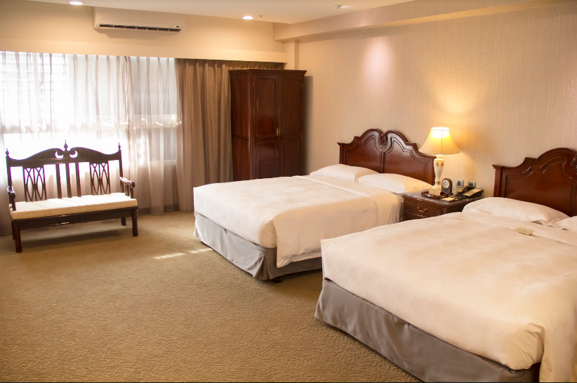 DELUXE FAMILY ROOM