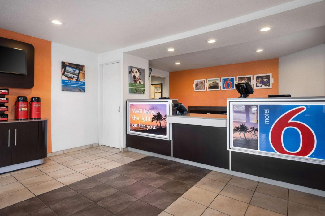 Motel6 Buena Park, CA - Knotts Berry Farm - Disneyland 7/34