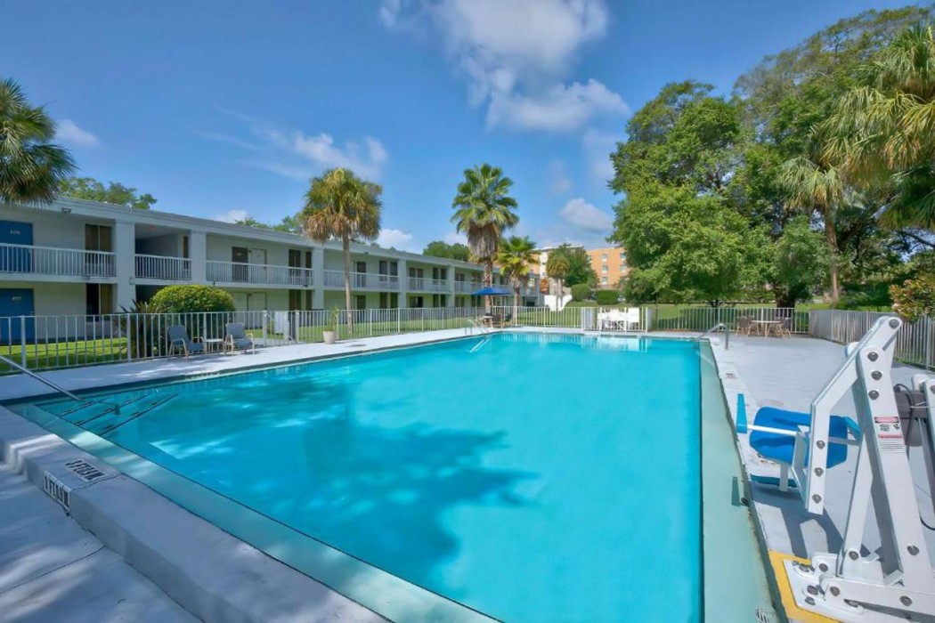 Motel6 Gainesville, FL 50/60