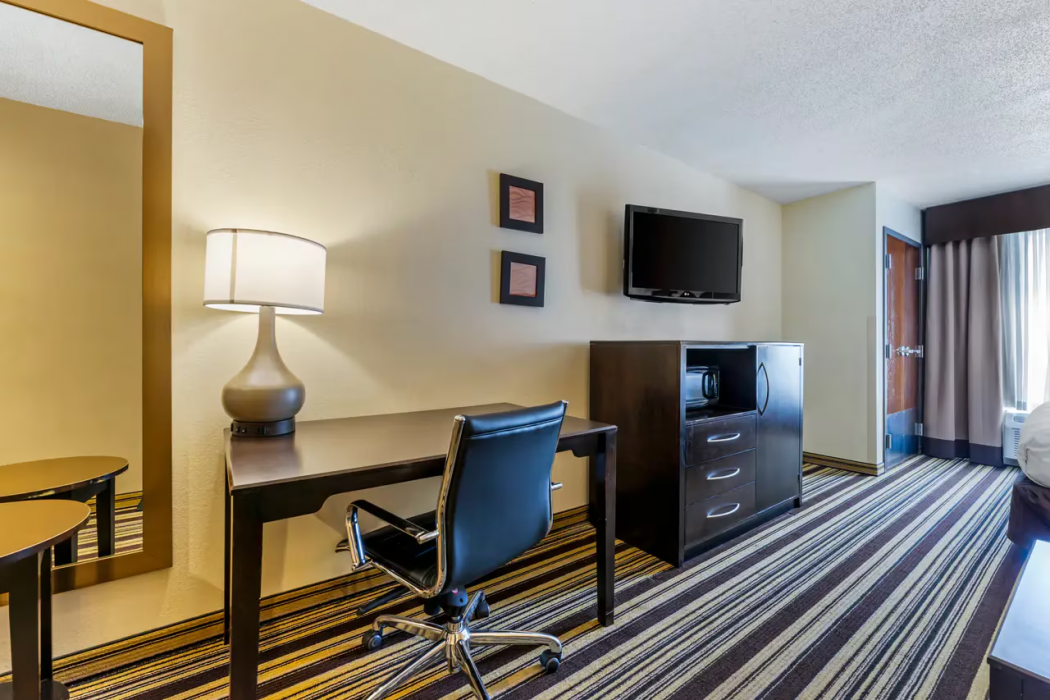 Comfort Inn & Suites Triadelphia - Wheeling 18/38