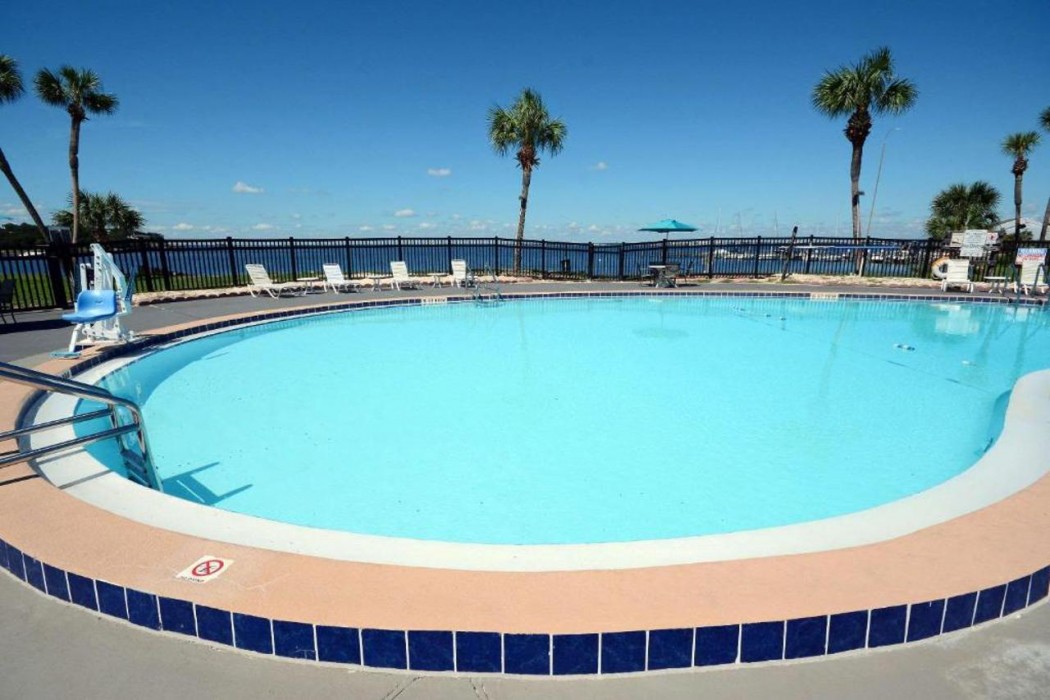 Quality Inn & Suites Gulf Breeze Bayside near Pensacola Beach 19/33